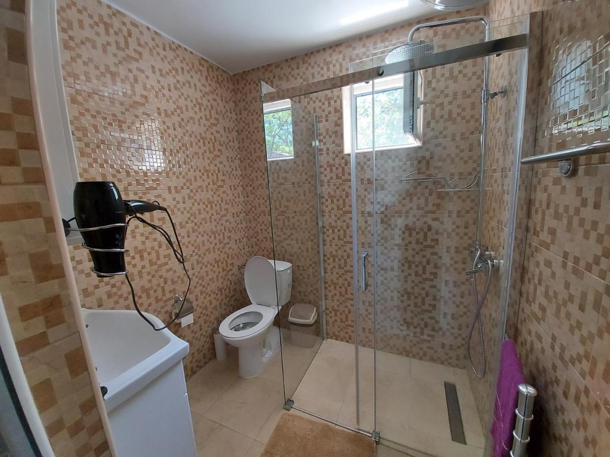 Fenix Apartment & Rooms Vinci Esterno foto