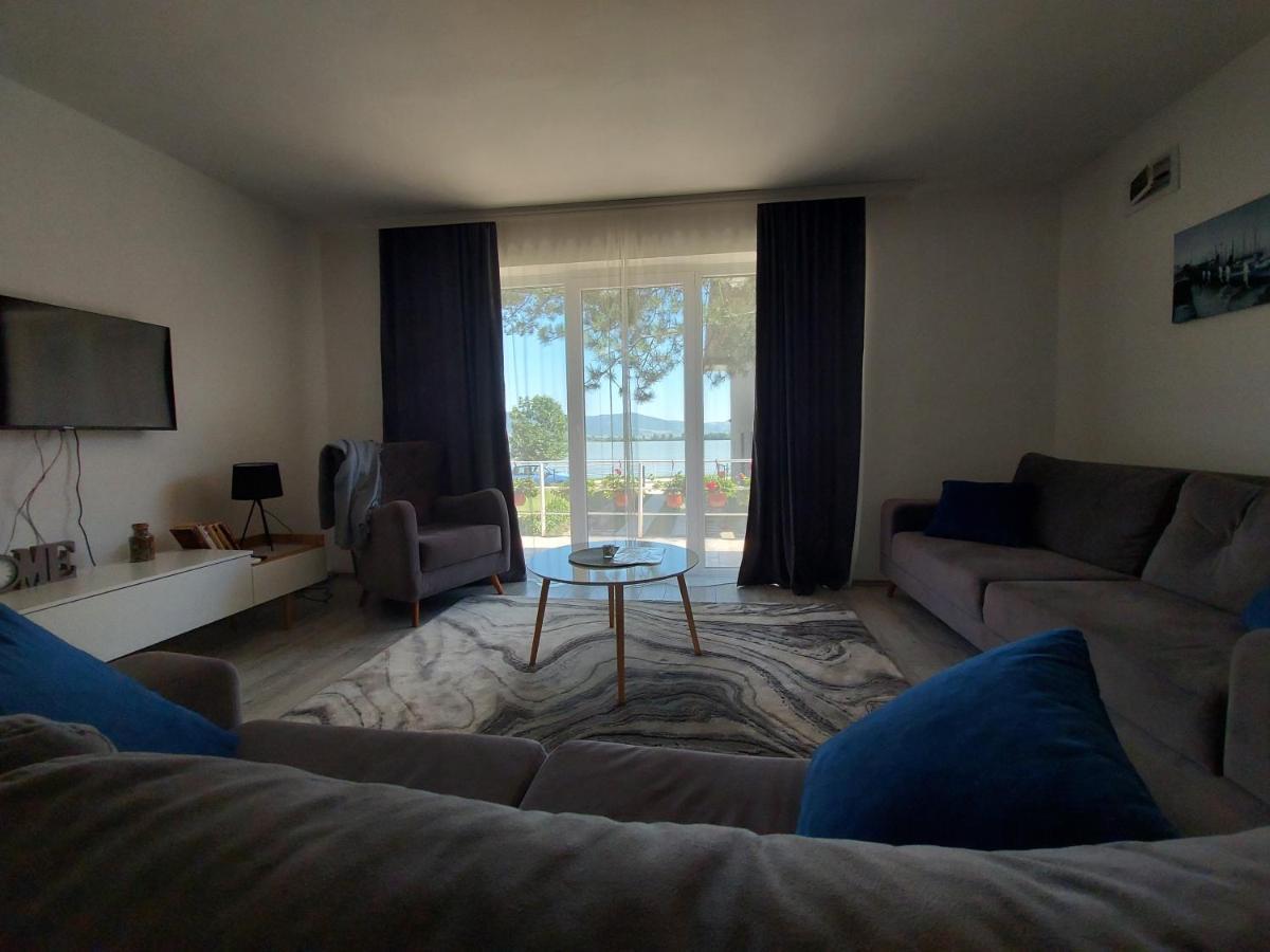 Fenix Apartment & Rooms Vinci Esterno foto