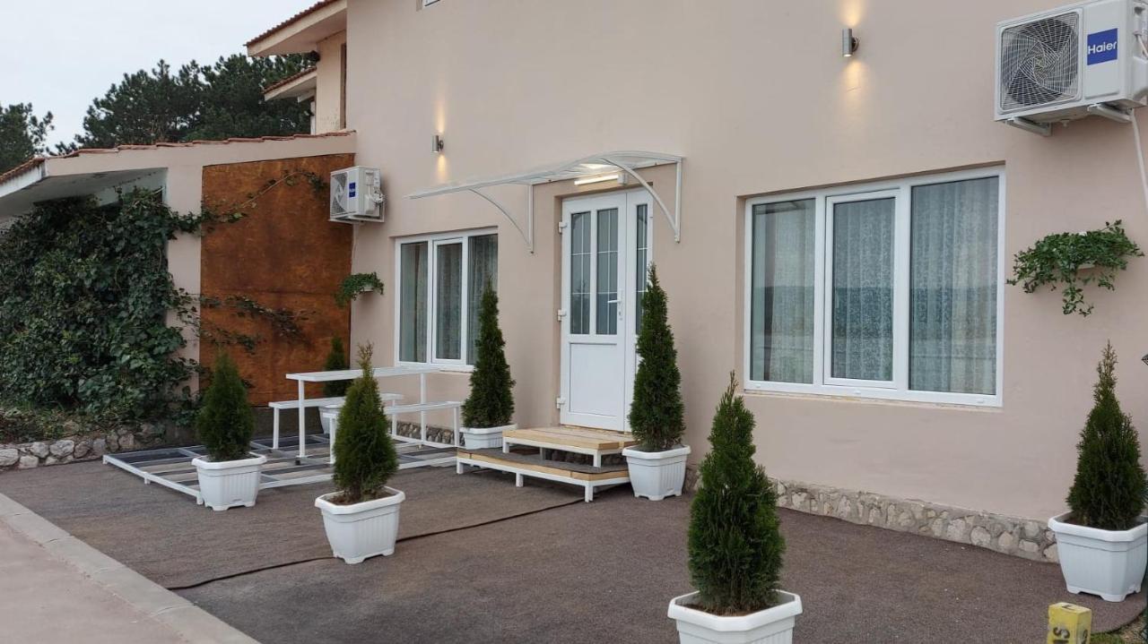 Fenix Apartment & Rooms Vinci Esterno foto